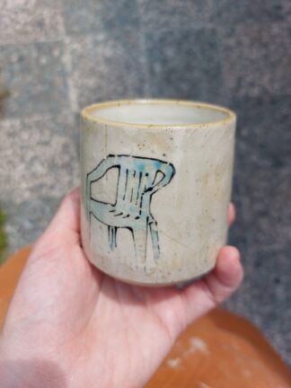 design koffie kopje, De Mono Block was hier de inspiratie voor een dessin. Iconisch, mooi van lelijkheid en iedereen kent het. Waar staat of heeft deze niet in de achtertuin of op het terras gestaan. 